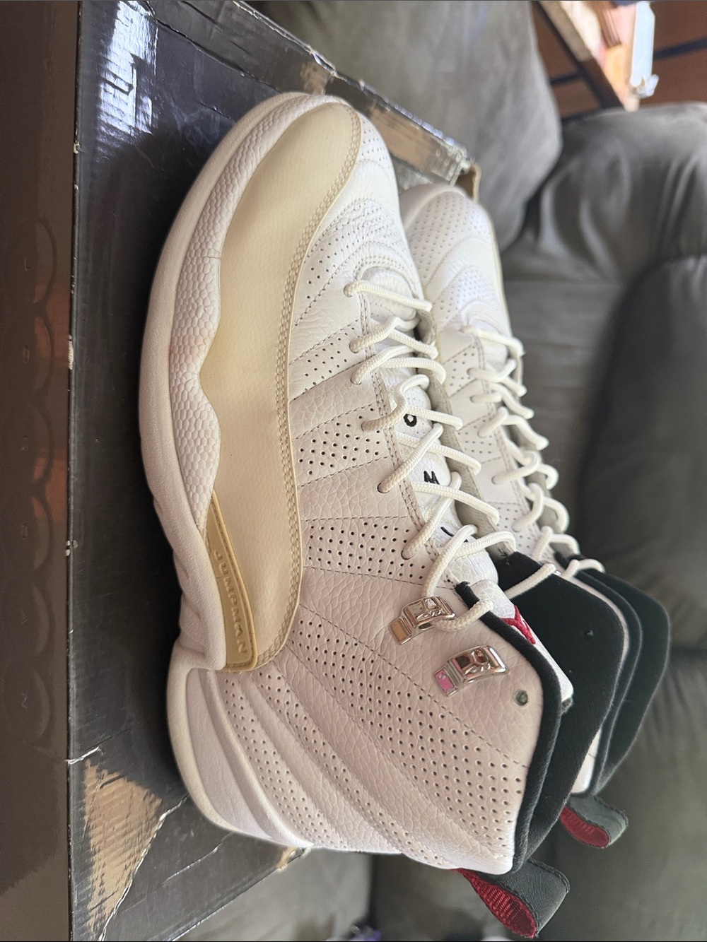 Retro Jordan 12 Rising Sun - Picture 3 of 7